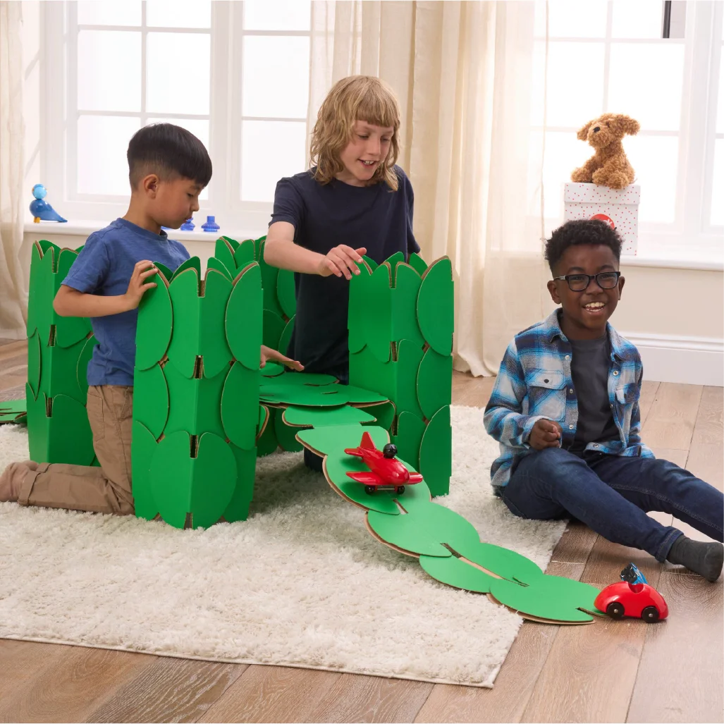 Three boys are playing with push cars on a bridge made out of a noook play® building kit. The bridge is in the shape of Tower Bridge in London.
This Tower Bridge took 68 noook play® discs to build.