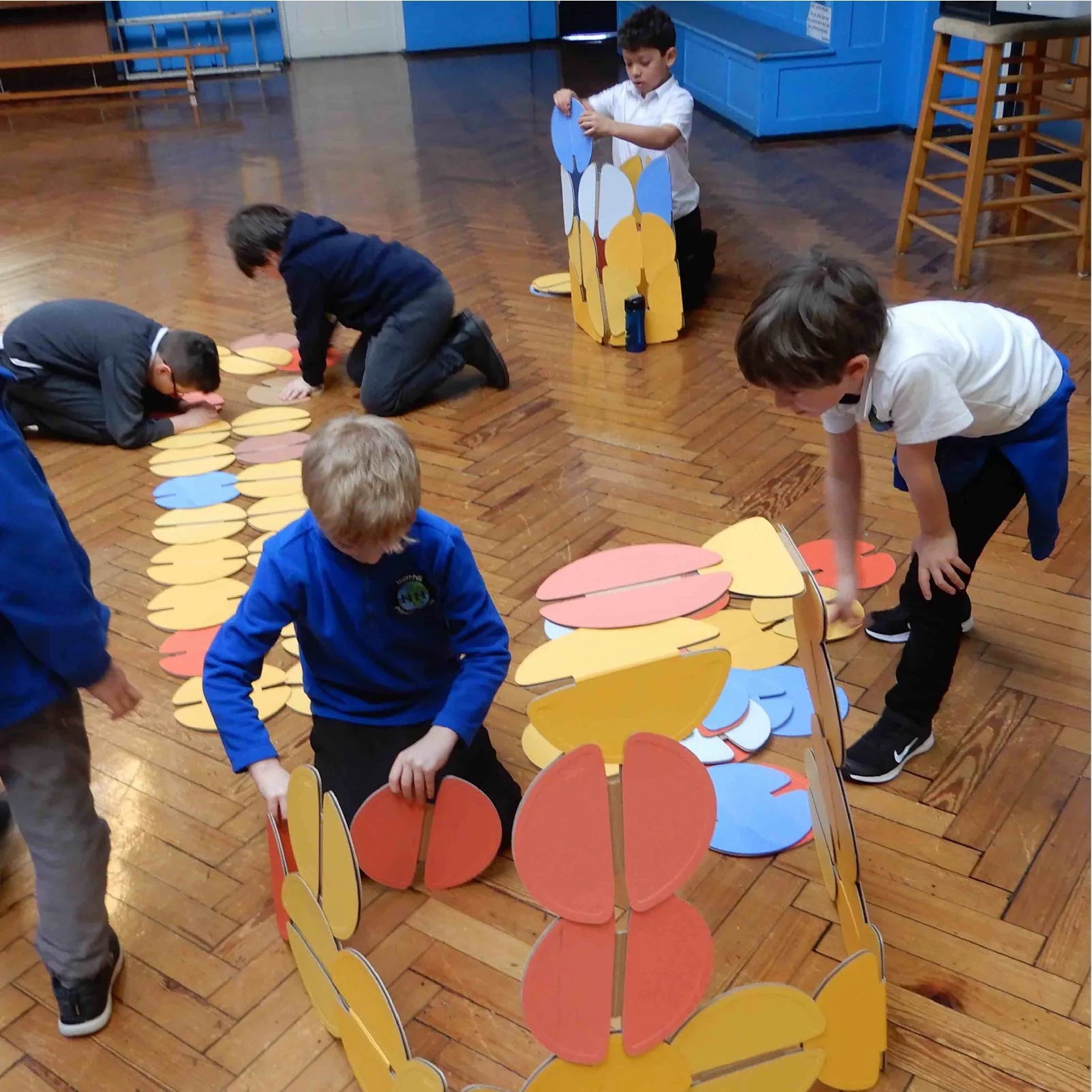 A group of school children preparing to build with noook play® discs, exploring creativity through hands-on architectural play