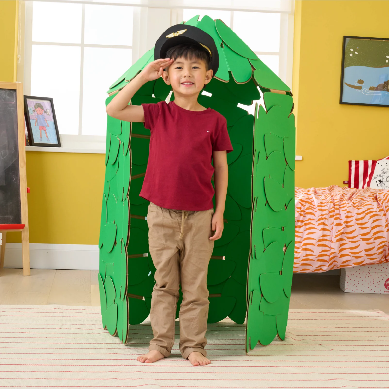 A little boy pretends to be a palace guard, protecting his bedroom from his sister, with a Guards' Hut made out of a noook play® building kit.
This guard hut took 91 noook play® discs to build.