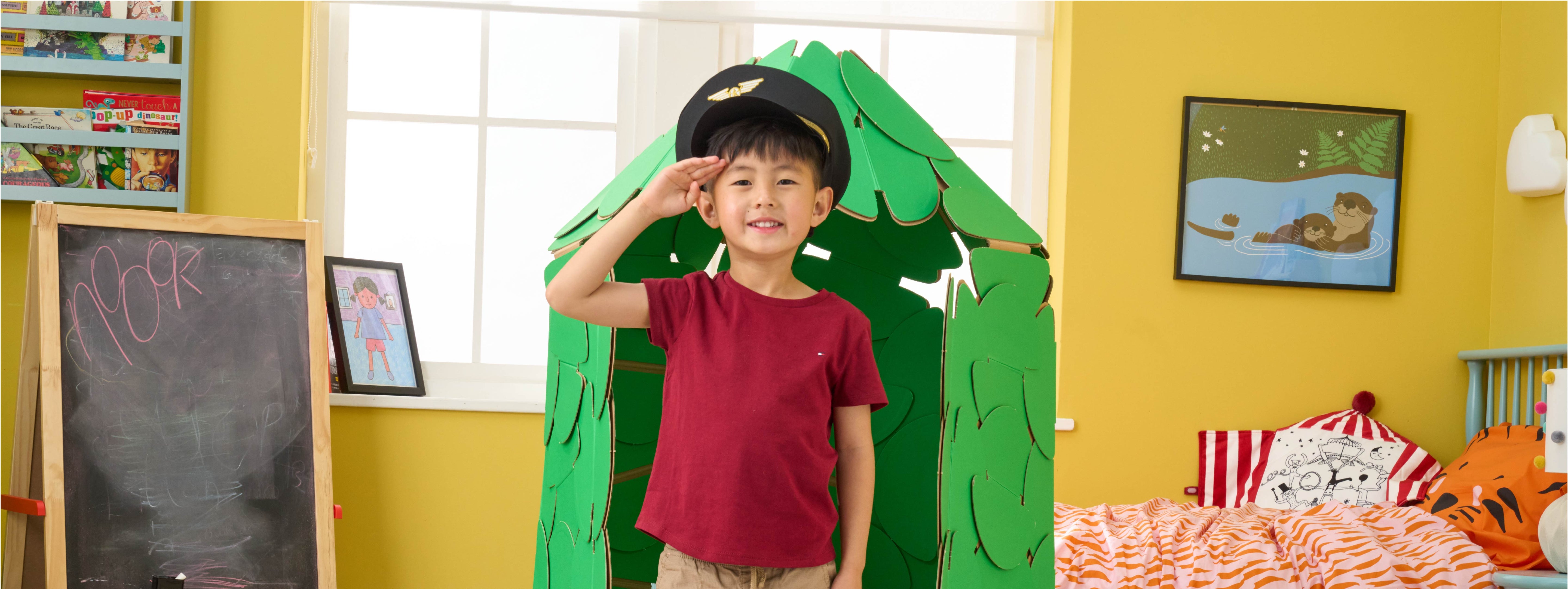 A little boy pretends to be a palace guard, protecting his bedroom from his sister, with a Guards' Hut made out of a noook play® building kit.
This guard hut took 91 noook play® discs to build.