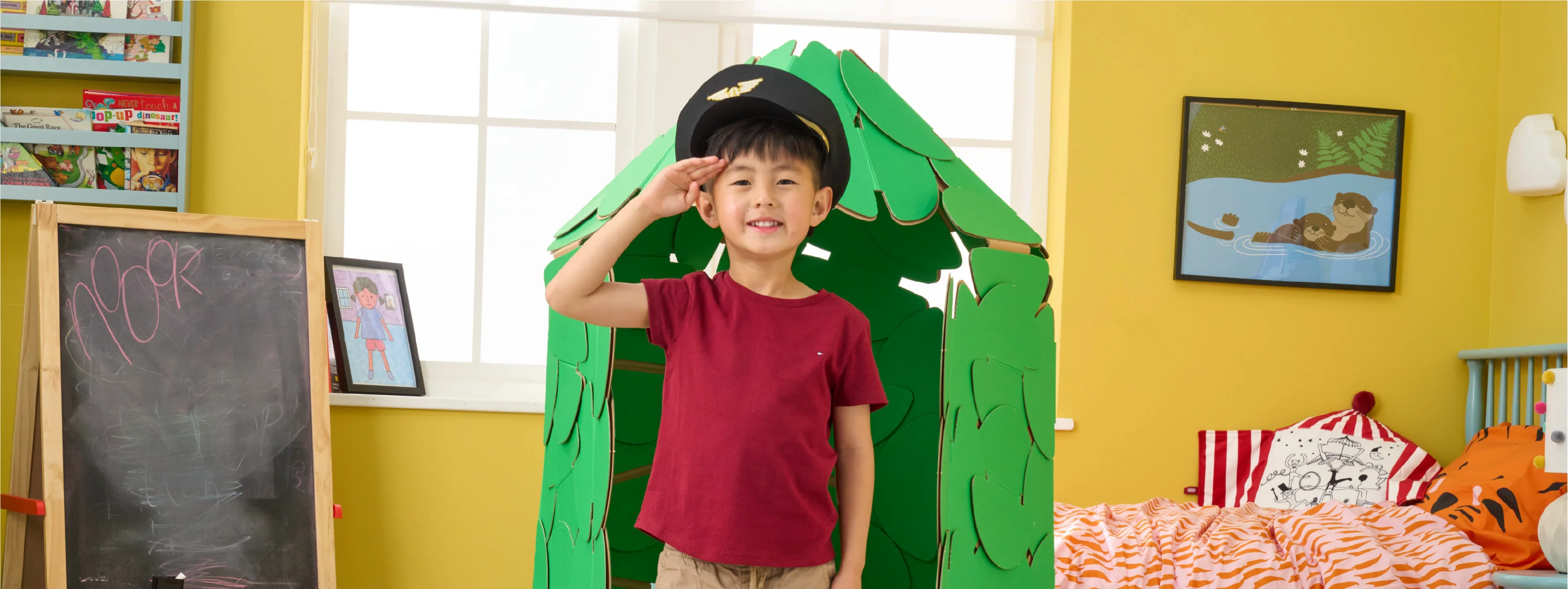 A little boy pretends to be a palace guard, protecting his bedroom from his sister, with a Guards' Hut made out of a noook play® building kit.
This guard hut took 91 noook play® discs to build.